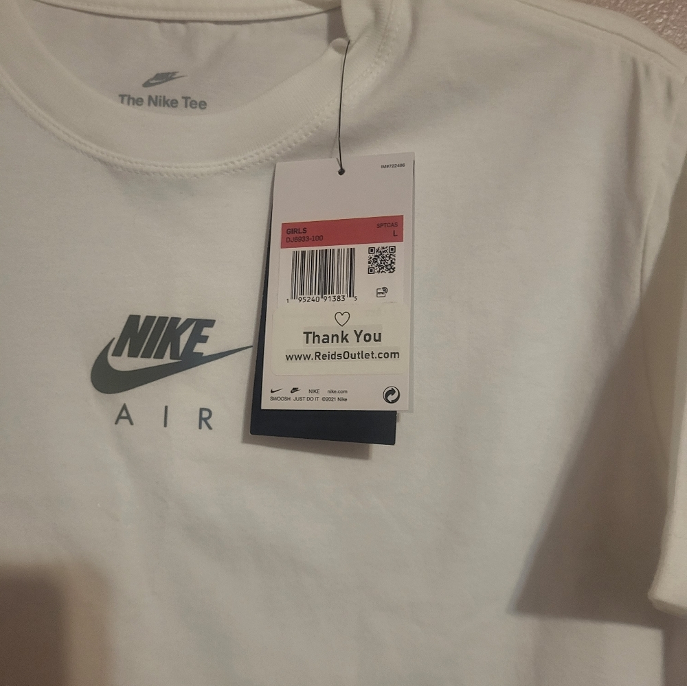 Nike short sleeve shirt NWT - Picture 3 of 3